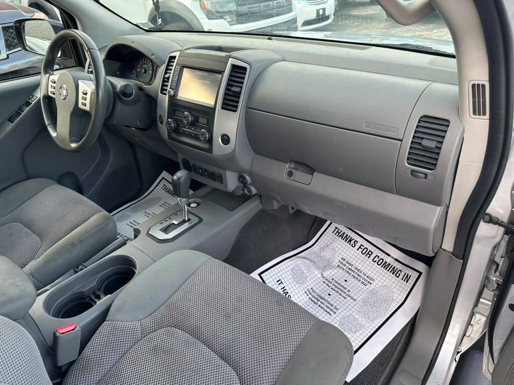 Used 2020 Nissan Frontier SV w/ Midnight Edition Floor Mats RWD image 13