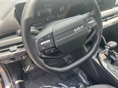 Used 2025 Kia K4 FWD image 27