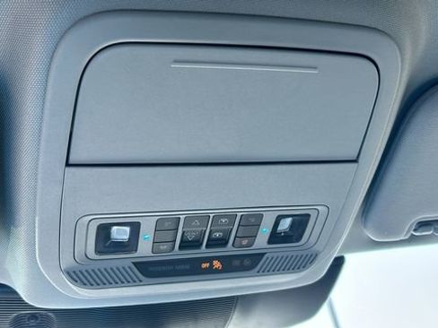 Certified 2022 Ford Explorer XLT w/ Equipment Group 202A image 24