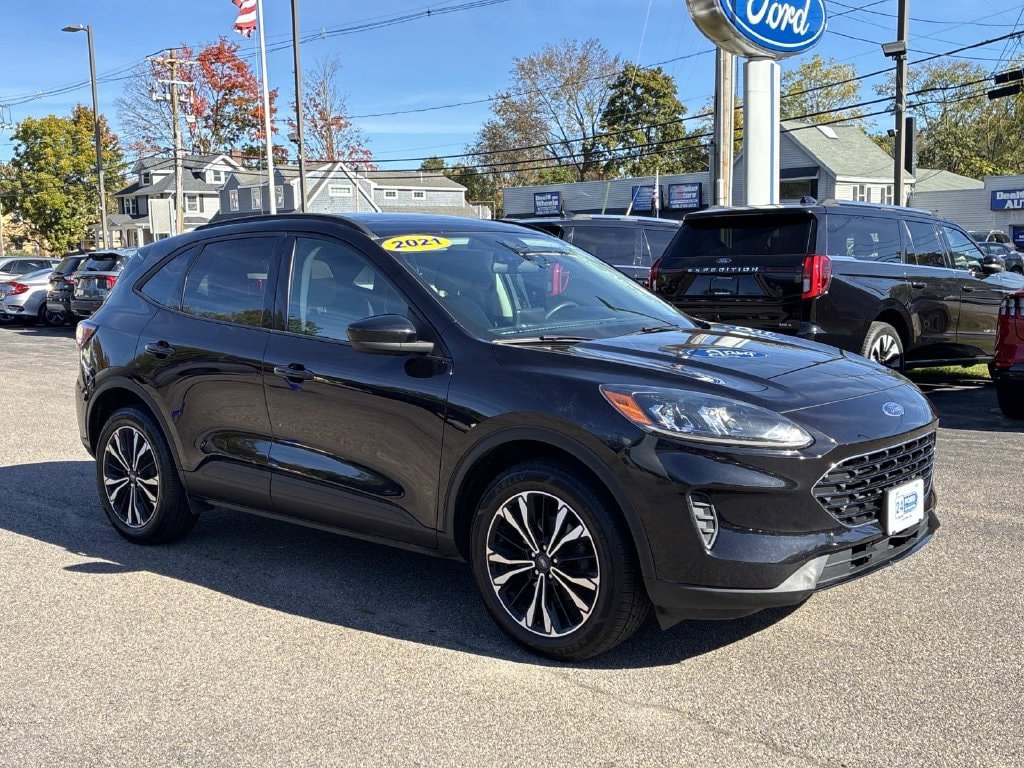 Certified 2021 Ford Escape SE w/ SE Sport Appearance Package AWD/4WD image 3