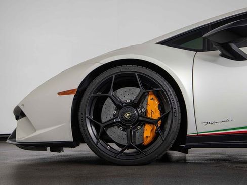 Used 2018 Lamborghini Huracan Performante image 13