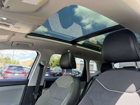 Used 2023 Volkswagen Taos SE w/ Panoramic Sunroof Package AWD/4WD image 11