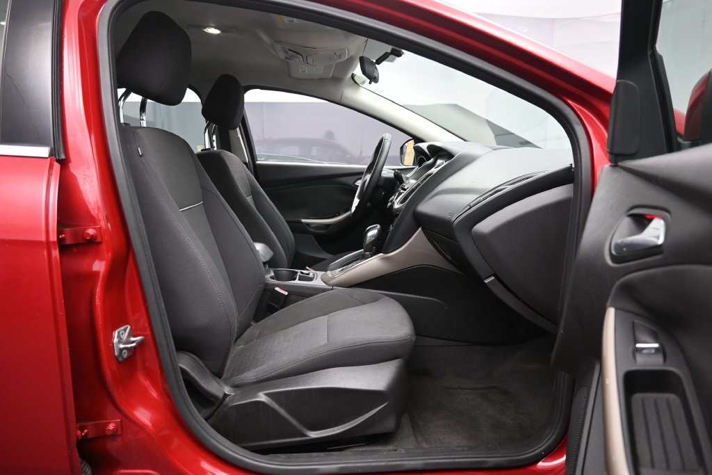 Used 2012 Ford Focus SEL FWD image 25
