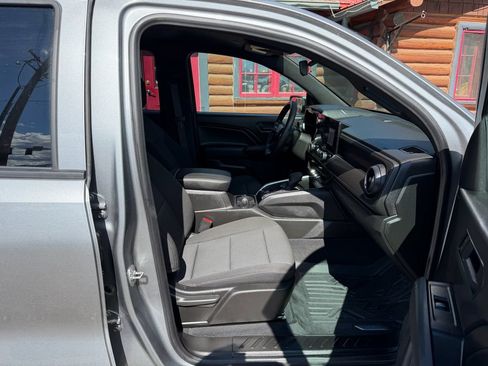 Used 2025 Chevrolet Colorado Trail Boss AWD/4WD image 20