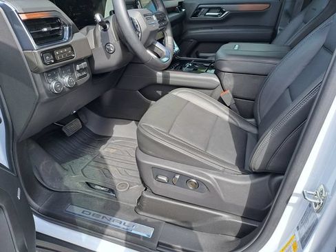 Used 2026 GMC Yukon Denali w/ Denali Reserve Package AWD/4WD image 12