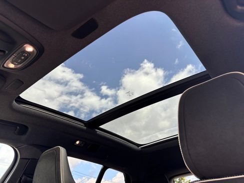 Used 2019 Volvo XC40 T5 R-Design AWD/4WD image 16