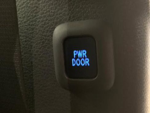 Used 2021 Toyota Sienna XLE image 51