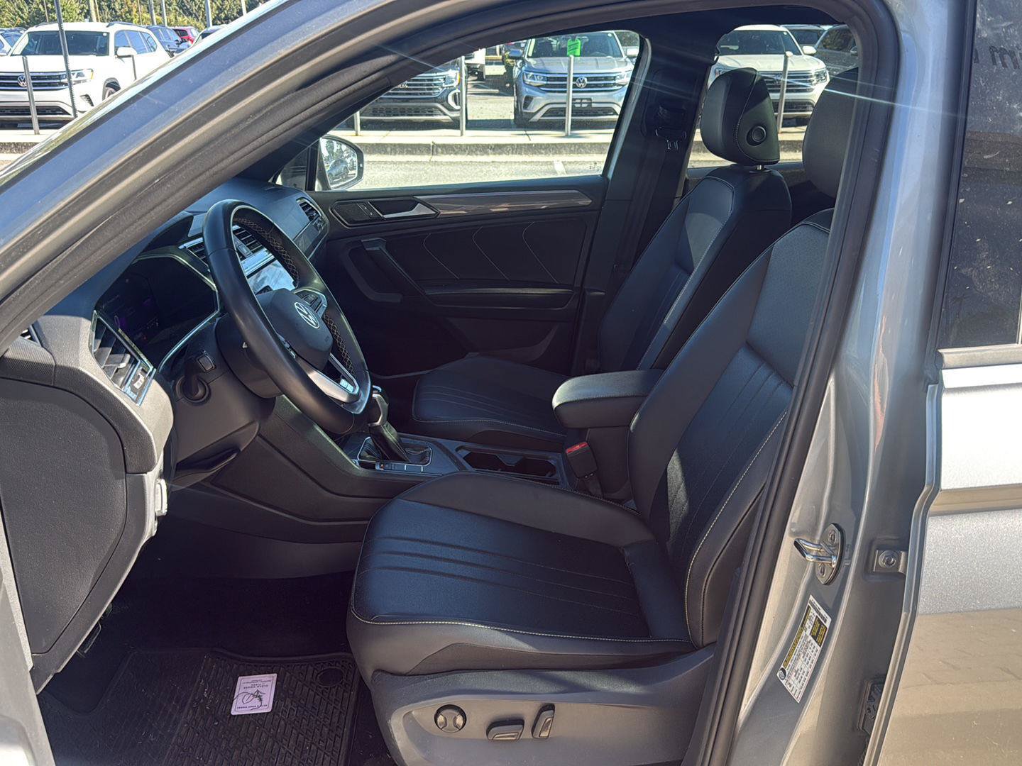 Used 2023 Volkswagen Tiguan SE R-Line FWD image 19