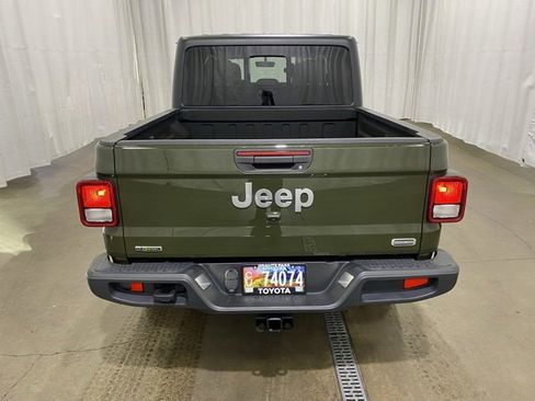 Used 2022 Jeep Gladiator Overland w/ Popular Equipment Package image 5