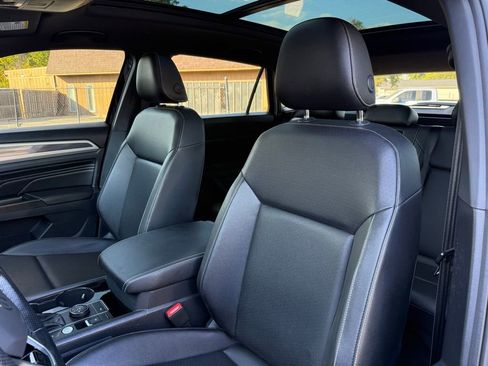 Used 2020 Volkswagen Atlas Cross Sport SEL R-Line image 11