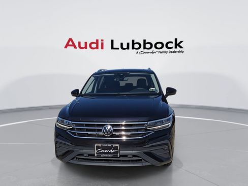 Used 2024 Volkswagen Tiguan SE w/ Panoramic Sunroof Package AWD/4WD image 3