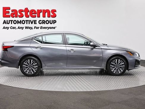 Used 2023 Nissan Altima 2.5 SV w/ SV Premium Package AWD/4WD image 4
