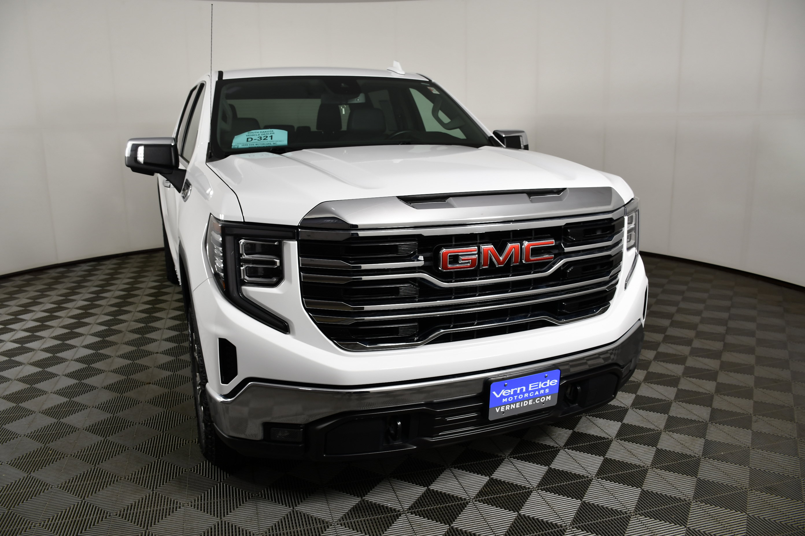 Used 2026 GMC Sierra 1500 SLT AWD/4WD image 3