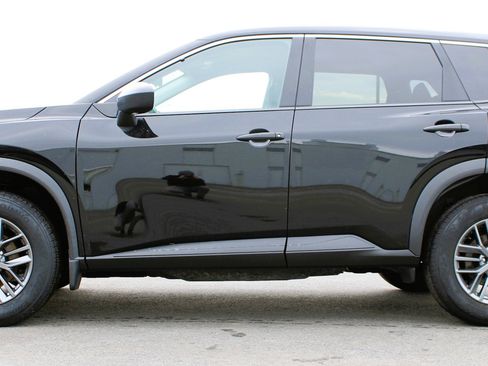 Used 2023 Nissan Rogue S AWD/4WD image 4