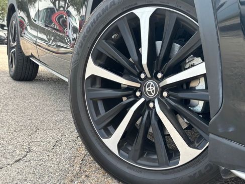 Used 2022 Toyota Highlander XSE image 2