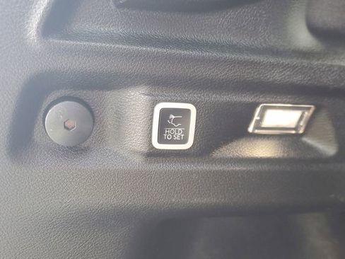 Used 2023 Jeep Grand Cherokee L Laredo AWD/4WD image 7