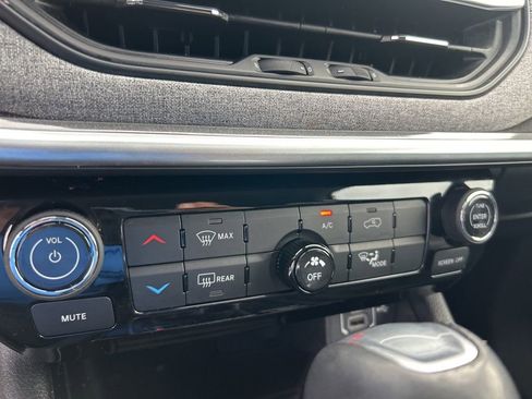 Certified 2022 Jeep Compass Latitude image 40