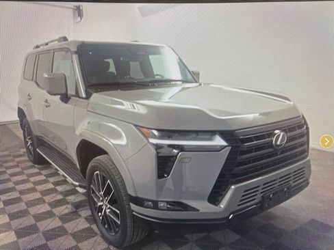 Used 2024 Lexus GX 550 w/ Accessory Package (2T) AWD/4WD image 2