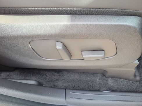 New 2026 Kia Carnival EX FWD image 8