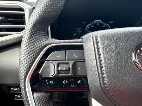 Used 2025 Toyota Sequoia Platinum AWD/4WD image 9