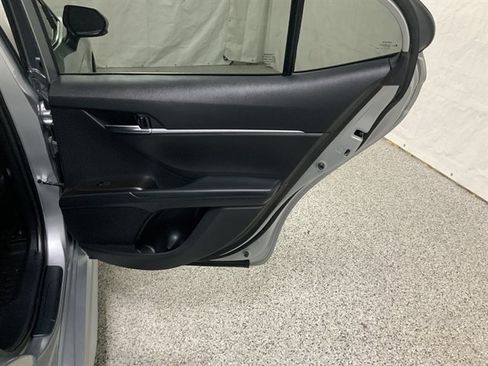 Used 2022 Toyota Camry SE FWD image 18