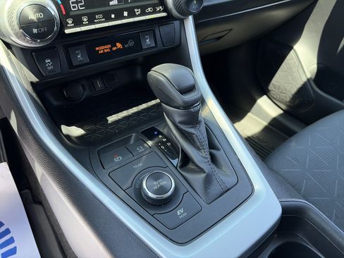 Used 2021 Toyota RAV4 XLE w/ XLE Grade Weather Package AWD/4WD image 37