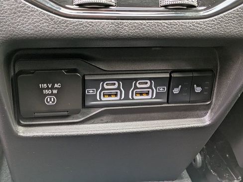 Used 2023 Jeep Grand Cherokee Overland image 27