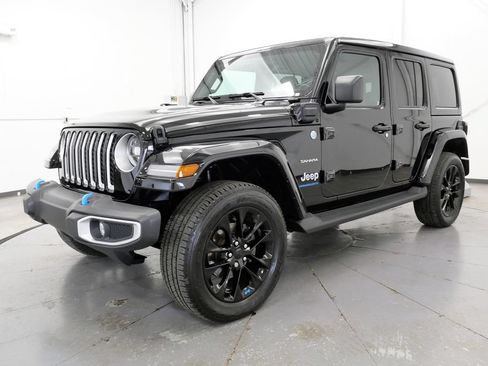 Used 2023 Jeep Wrangler Unlimited Sahara w/ Cold Weather Group AWD/4WD image 3