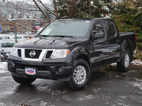 Used 2017 Nissan Frontier SV w/ Moonroof Package image 2