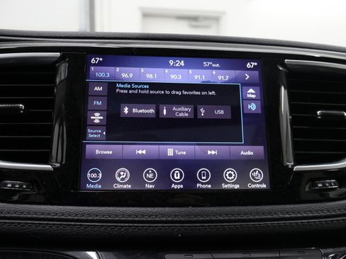 Used 2020 Chrysler Pacifica Limited FWD image 49