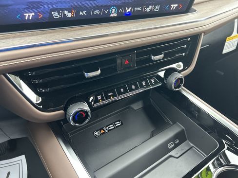 New 2026 Chevrolet Suburban High Country w/ Sun And Tow Package AWD/4WD image 28