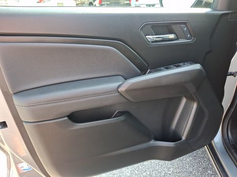 Used 2024 Chevrolet Colorado LT w/ LT Convenience Package III RWD image 12