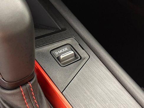 Certified 2025 Nissan Kicks SR FWD image 39