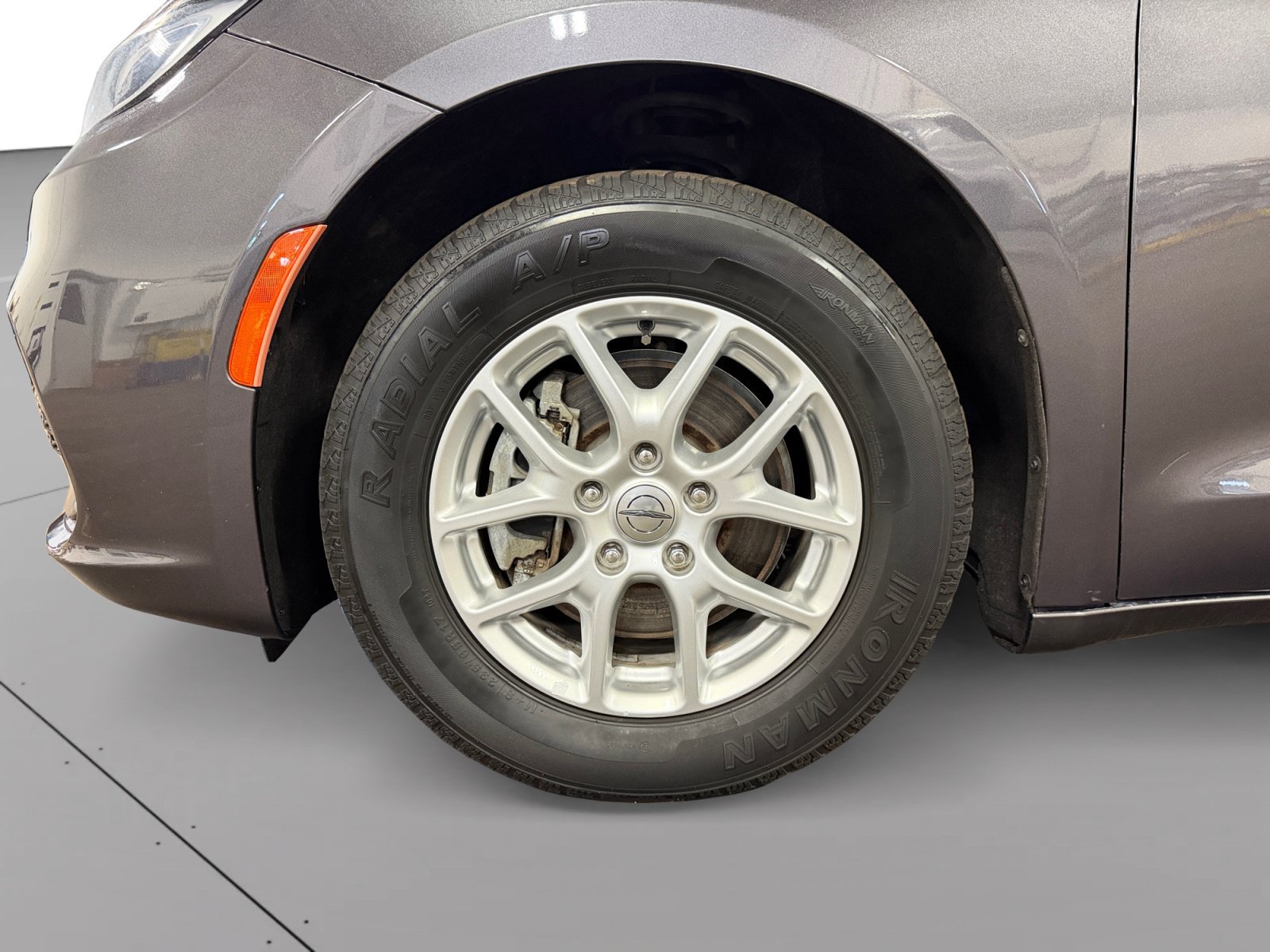 Used 2022 Chrysler Pacifica Touring-L FWD image 13