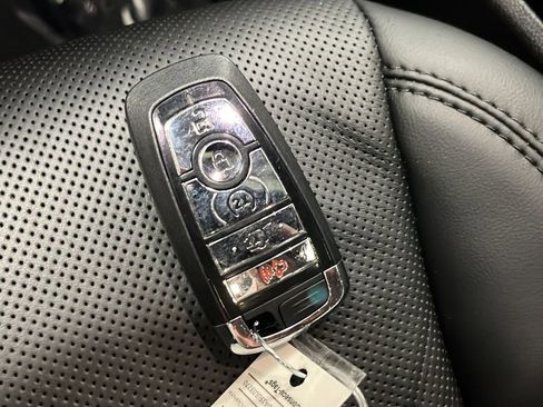 Used 2025 Lincoln Corsair Reserve image 41