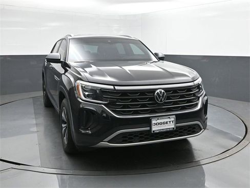 Certified 2024 Volkswagen Atlas Cross Sport SE w/ Adventure Package image 22