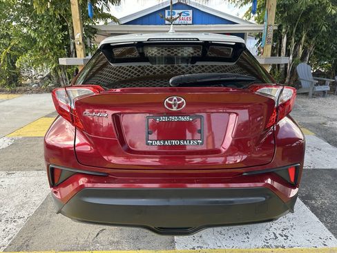 Used 2018 Toyota C-HR XLE image 6