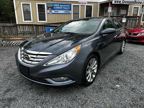 Used 2013 Hyundai Sonata SE w/ Navigation & Sunroof Pkg image 3
