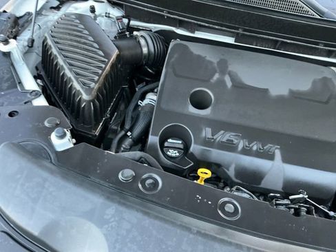 Used 2024 Buick Enclave Premium image 19