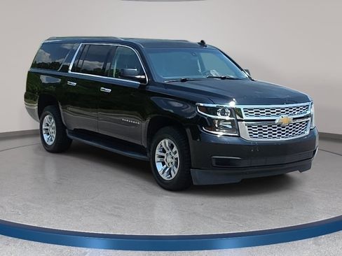 Used 2017 Chevrolet Suburban LS RWD image 3