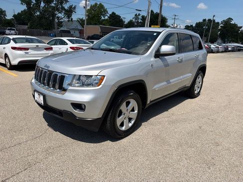 Used 2011 Jeep Grand Cherokee Laredo AWD/4WD image 4