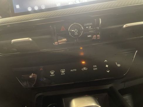 New 2026 Nissan Kicks SR w/ Cold Weather Package image 16