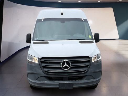 Used 2022 Mercedes-Benz Sprinter 2500 image 8