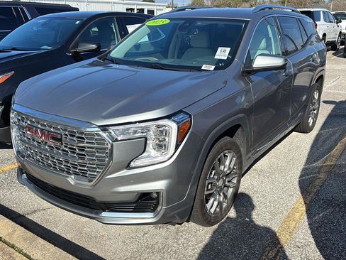 Used 2023 GMC Terrain Denali w/ Denali Premium Package image 3