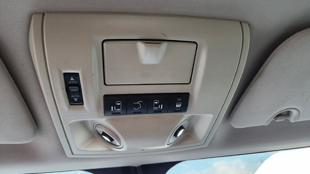Used 2012 Chrysler Town & Country Touring-L w/ Entertainment Group #2 FWD image 24