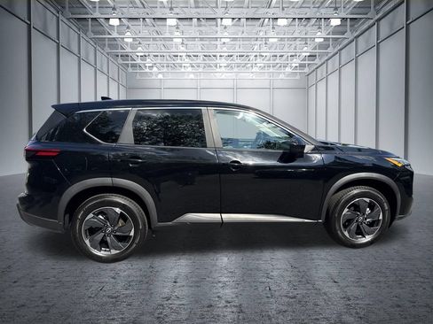 Certified 2025 Nissan Rogue SV FWD image 10