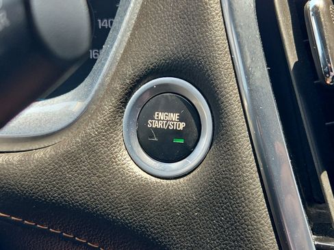 Used 2019 Chevrolet Traverse LT FWD image 19