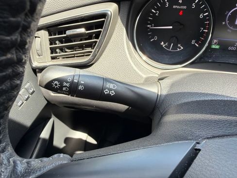 Used 2020 Nissan Rogue SL FWD image 29