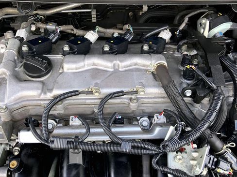 Used 2021 Toyota Corolla LE FWD image 32