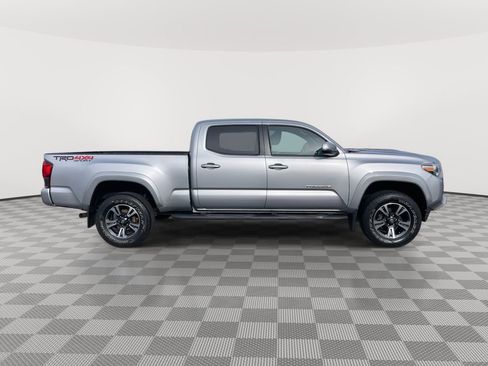 Used 2018 Toyota Tacoma TRD Sport image 8